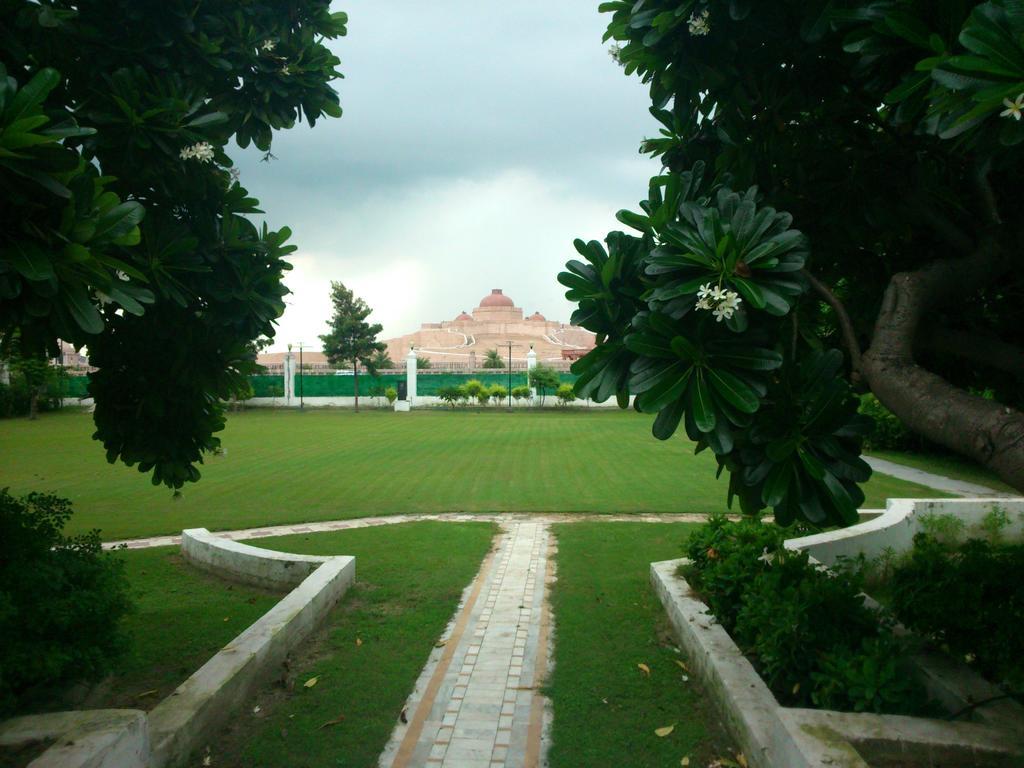 Taj Mahal Lucknow Hotel Exterior photo